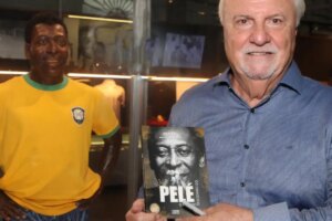 Em livro, melhor amigo afirma que “melhor Pelé” esteve fora de campo