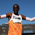 Em turnê de 'conexão com os fãs', bicampeão olímpico Eliud Kipchoge correrá maratona de Porto Alegre