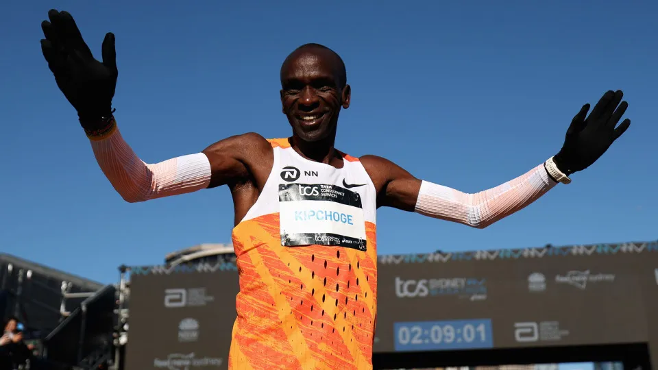Em turnê de 'conexão com os fãs', bicampeão olímpico Eliud Kipchoge correrá maratona de Porto Alegre