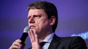 Estudantes invadem Secretaria da Educação contra medidas do governo Tarcísio