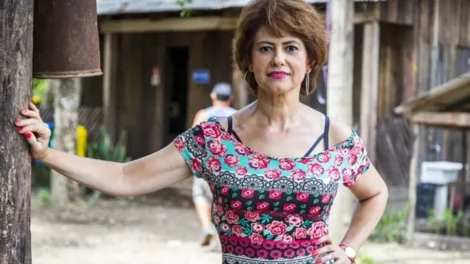 Ex-atriz mirim Narjara Turetta faz topless e posta desabafo na web; veja