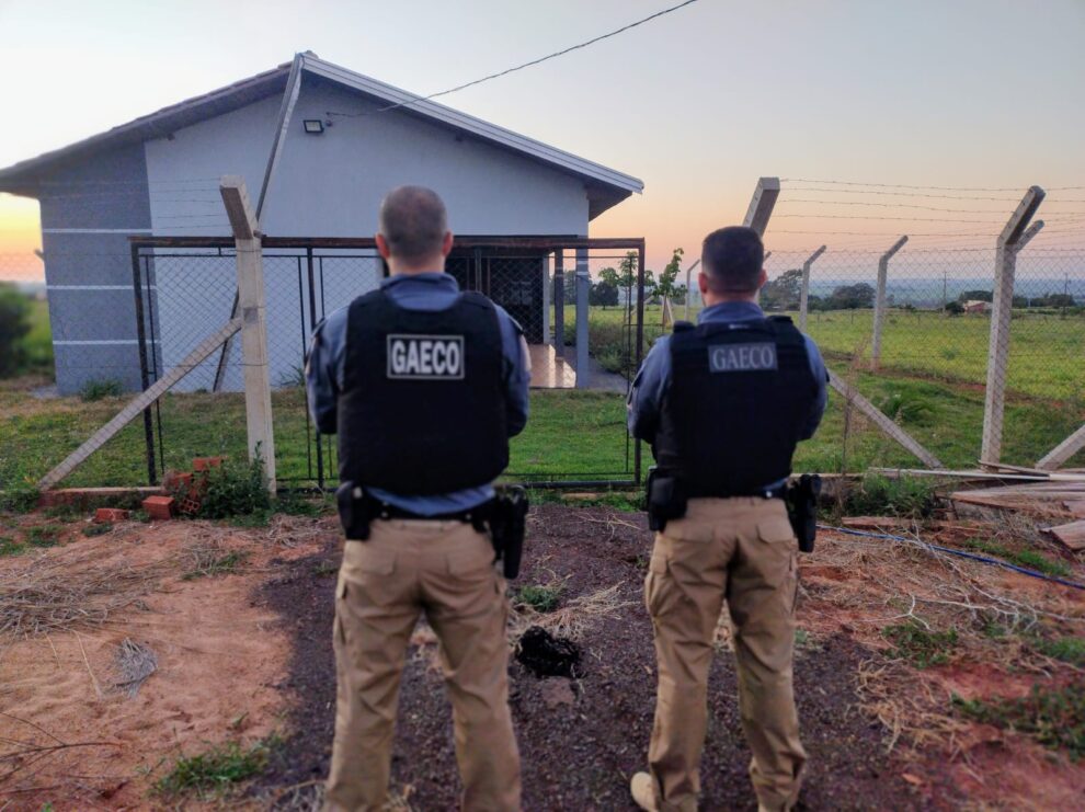 Ex-secretário e policial militar estão entre alvos de operação do Gaeco