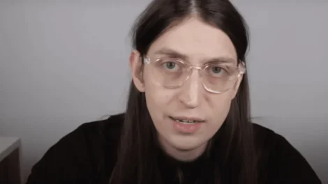 Felca recebe mensagem agressiva reclamando de lei que leva seu nome