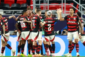 Flamengo e Cruzeiro fazem 'duelo de campeões' para melhorar posições no Brasileirão