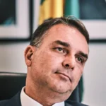 Flávio Bolsonaro pede ajuda a Trump para se eleger, diz colunista