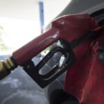 Governo Federal zera imposto e subsidia diesel para conter alta do petróleo