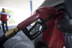 Governo Federal zera imposto e subsidia diesel para conter alta do petróleo