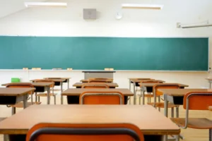 Governo anuncia R$ 60 milhões para reconstrução de escolas em MG