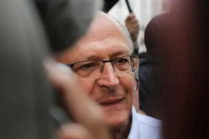 Governo prioriza abastecimento e segurar preço do diesel, diz Alckmin