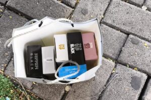 Guarda Municipal prende suspeitos de vender perfumes falsificados no centro de Maringá