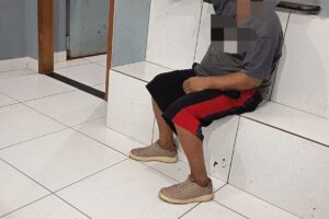 Homem agride mulher com criança de colo e acaba preso em Maringá