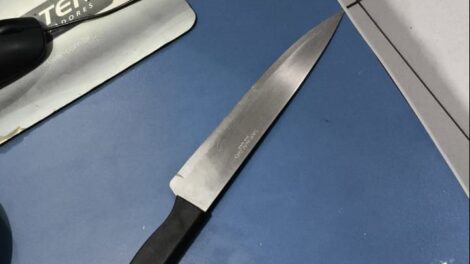 Homem é preso após ameaçar a própria mãe com uma faca, em Maringá