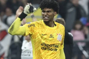 Hugo Souza é convocado para seleção após corte de Alisson por lesão