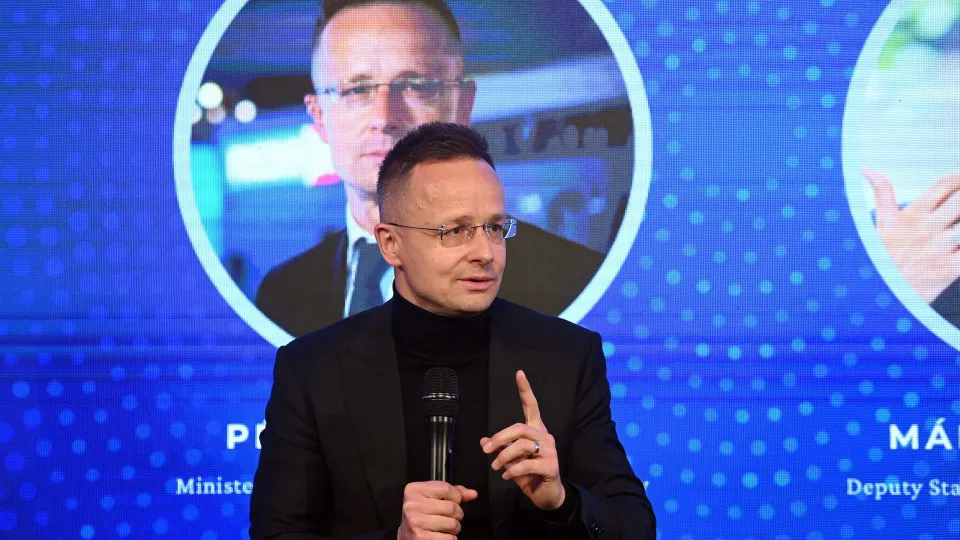 Hungria pede à UE suspender sanções ao petróleo russo como os EUA