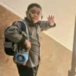 Imagem de menino antes de morrer em ataque no Irã viraliza nas redes