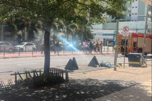 Incêndio em fiação subterrânea deixa imóveis do Novo Centro sem energia, em Maringá