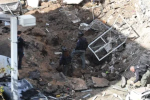 Irã ameaça Israel com ataques de mísseis e drones após novas ofensivas