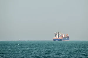 Irã ataca navios no golfo e fala em barril de petróleo a US$ 200