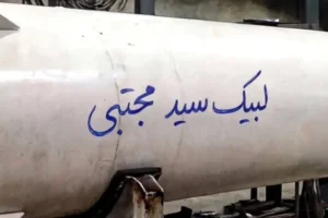 Irã envia míssil a Israel com mensagem para novo líder supremo