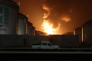 Irã lança nova onda de ataques contra Israel e países do Golfo