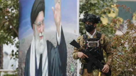 Irã mira setor de petróleo; EUA e Israel ampliam ataques