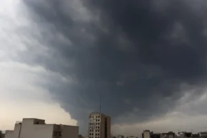 Irã raciona abastecimento de combustível após ataques