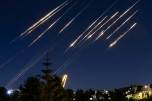 Israel lança nova onda de ataques contra o Irã