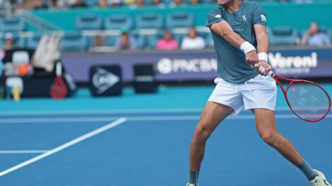 João Fonseca luta, mas é superado pelo espanhol Carlos Alcaraz