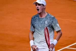 João Fonseca vence belga na estreia em Indian Wells e enfrenta russo em busca de revanche