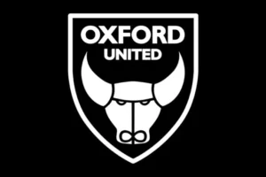 Jogadora de 15 anos morre após desmaiar durante jogo na Inglaterra