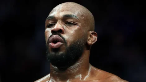 Jon Jones rebate Dana White e pede demissão do UFC