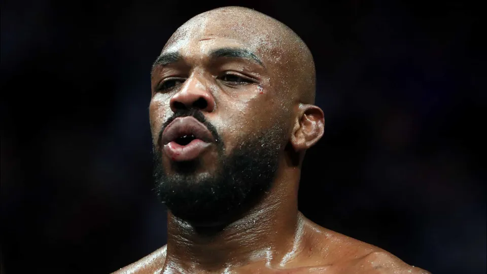 Jon Jones rebate Dana White e pede demissão do UFC