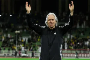 Jorge Jesus elogia João Félix e fixa prazo para Cristiano Ronaldo