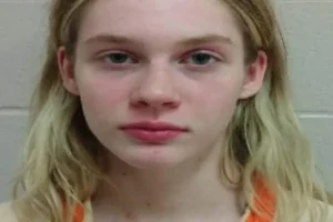 Jovem colide contra casa durante a noite e mata mãe e filho de 7 anos