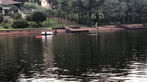 Jovem de 19 anos morre afogado em lago na região