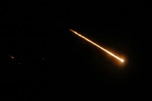 Kuwait e EAU são alvos de mísseis e drones iranianos