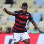 Lesão de Alex Sandro abre brecha para Ayrton Lucas se redimir no Flamengo