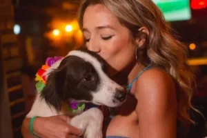Lindolfo, cachorro de Samira, ganha prótese e estrela campanha publicitária