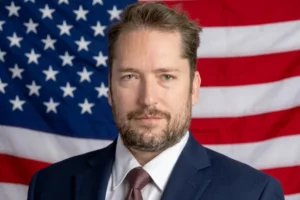 Lula revoga visto de assessor de Trump que queria visitar Bolsonaro