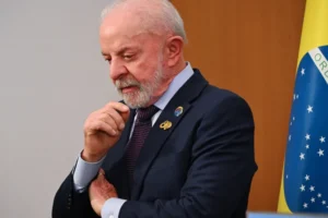 Lula vê risco eleitoral e discute com ministros reação política a caso Master e endividamento das famílias