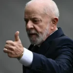 Lula visita fábrica que fornece 19 milhões de produtos ao SUS