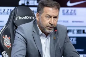 MP arquiva investigação sobre cartão de Augusto Melo no Corinthians