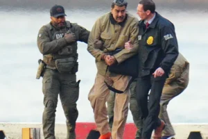 Maduro passa as noites do 'inferno na terra' gritando: "Sou presidente"