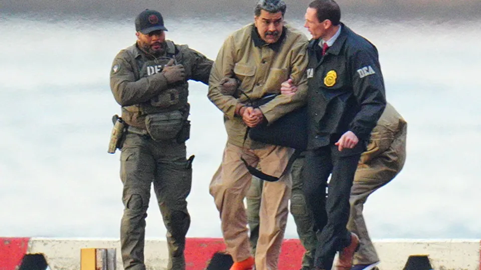 Maduro passa as noites do 'inferno na terra' gritando: "Sou presidente"