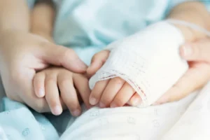 Mãe é presa após exame detectar cocaína na urina de filha em cidade do Rio Grande do Sul