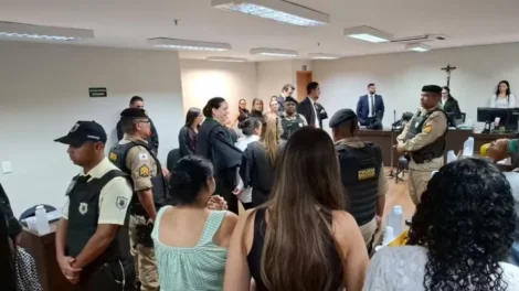 Mãe que matou e cortou pênis de abusador da filha é absolvida