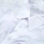 Manchas de suor nas camisas? Especialistas revelam como remover