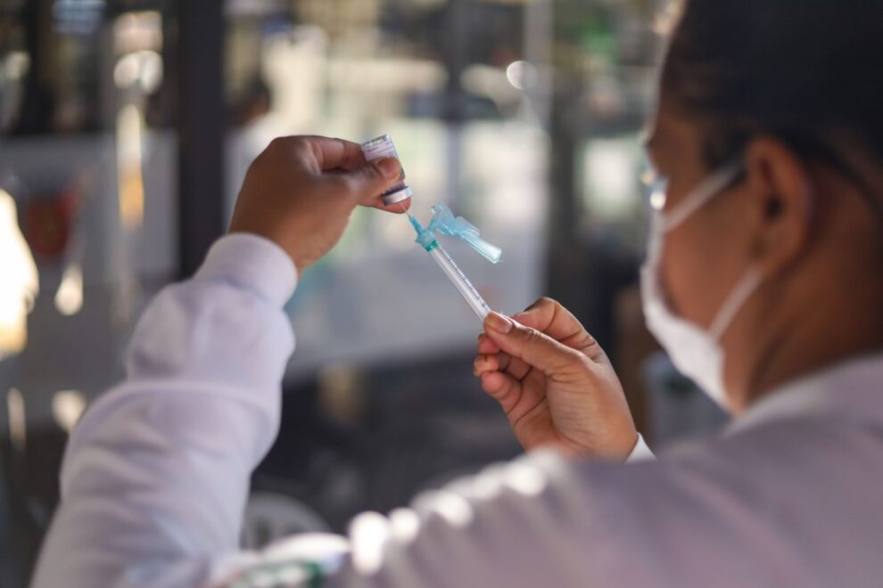 Maringá retoma vacinação contra Covid-19 para crianças de seis meses a 4 anos