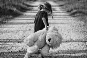 Médico de 76 anos é preso por estuprar neta de quatro anos em SP