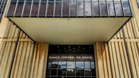 Mercado eleva previsão da inflação para 4,17% este ano